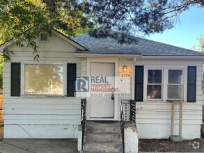 Building Photo - 207 20th Ave S