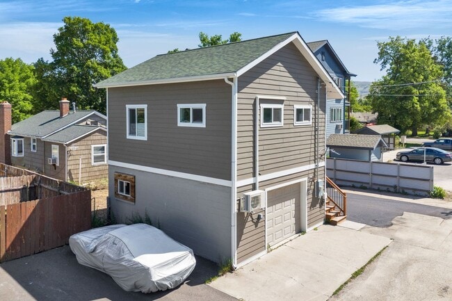 Building Photo - Modern One-Bedroom Above-Garage Apartment in Central Missoula