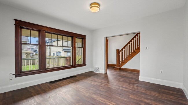 Building Photo - Single-family historic home in West Central with porch and private courtyard.