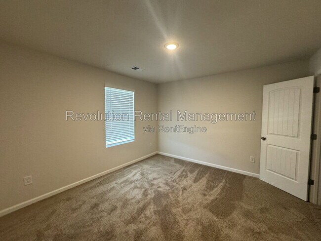 Building Photo - 368 River Walk Farm Pkwy