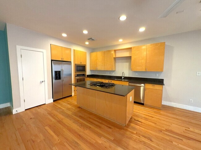 Building Photo - 4106 Spencer St
