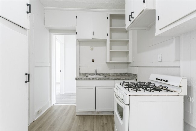 Building Photo - 85 Mapledale St