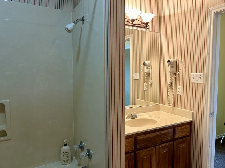 Building Photo - 26035 Heartwood Dr