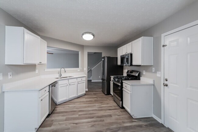 Building Photo - 527 Ives Cir NW