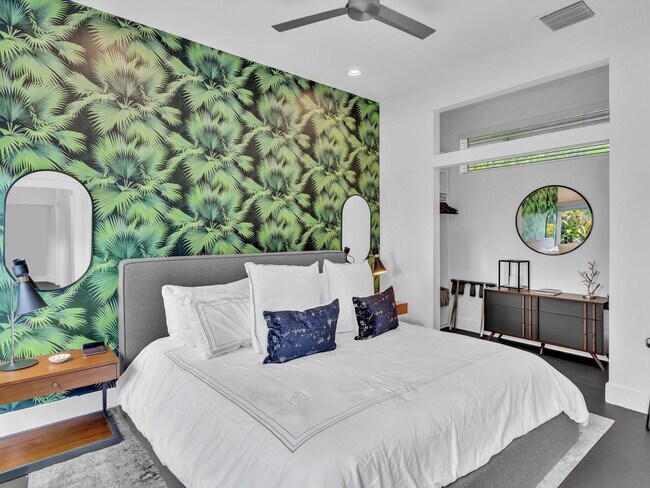 Building Photo - 1640 NE 43rd St