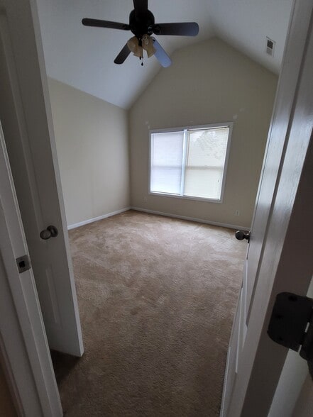 Building Photo - 316 Yorkshire Trce