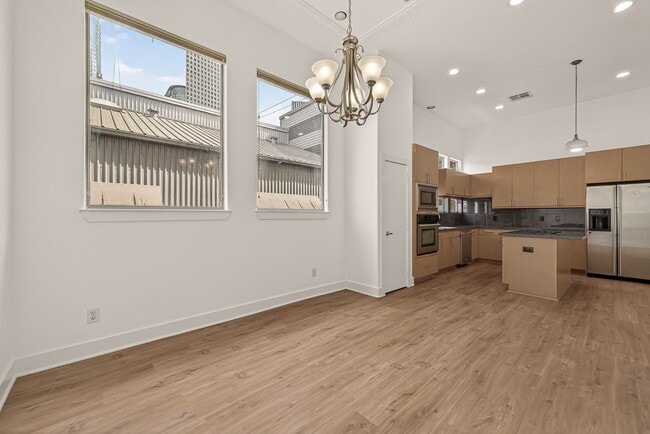 Building Photo - 724 Ruthven St