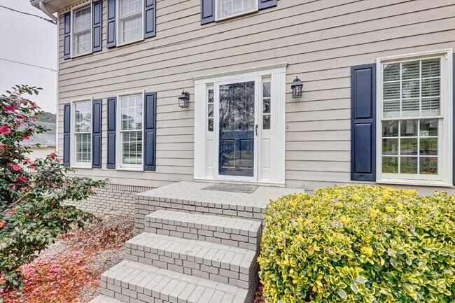 Building Photo - 4843 McPherson Dr NE
