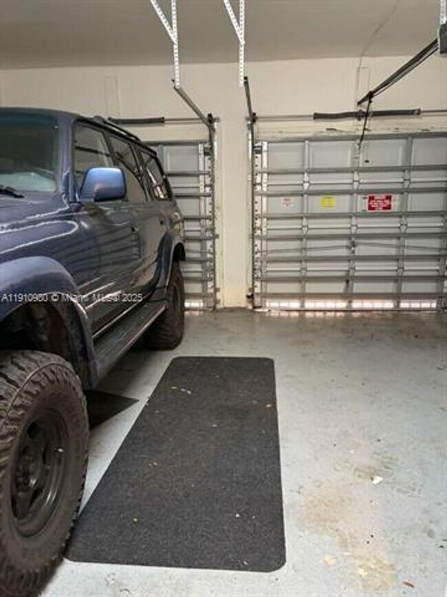 Building Photo - 8666 NW 114th Ave