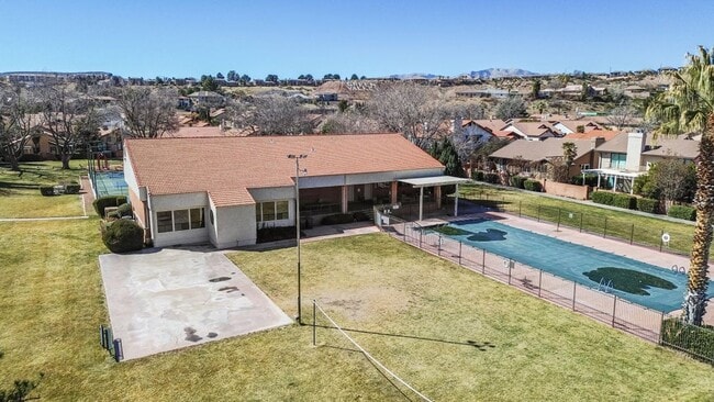 Building Photo - Single-Level Home in St. George with Community Pool, Gym, and More!