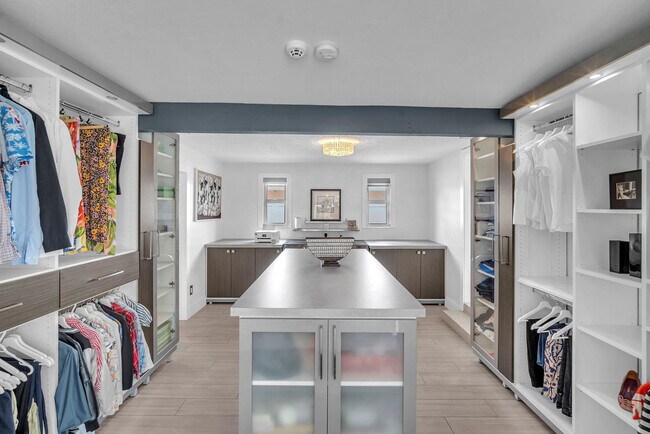 Building Photo - 2212 NE 32nd Ave