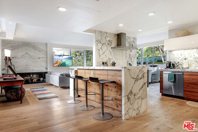 Primary Photo - 17352 Sunset Blvd