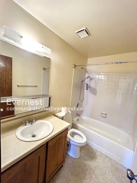 Building Photo - 2617 E Uintah St