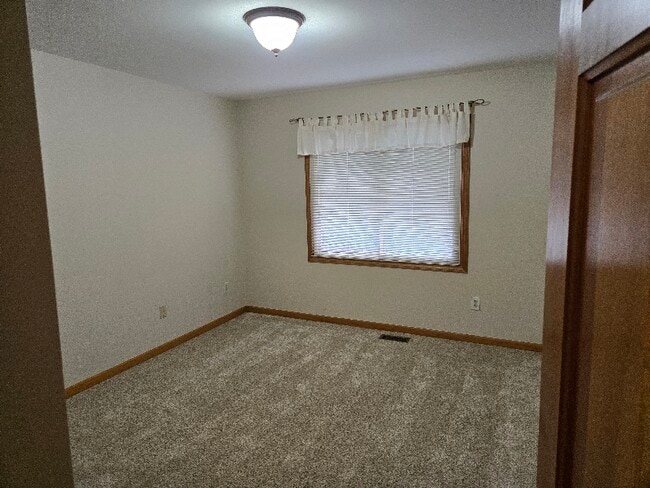 Building Photo - 15355 Windmill Ct