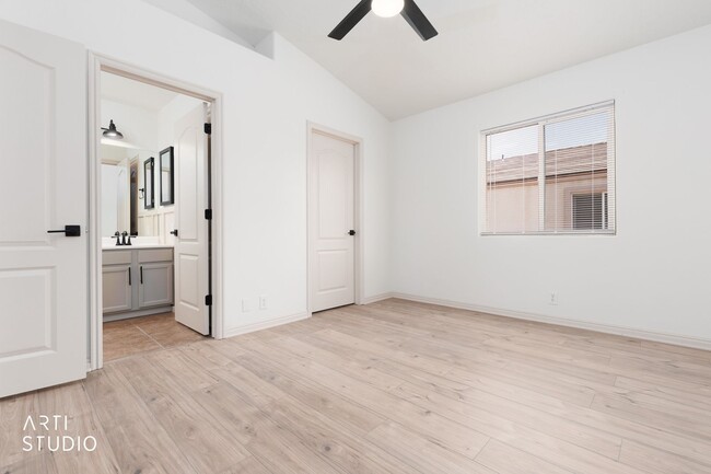 Building Photo - Beautifully Renovated 3-bedroom, 2-bathroom Home With 2-Car Garage in Beaver Dam, AZ!