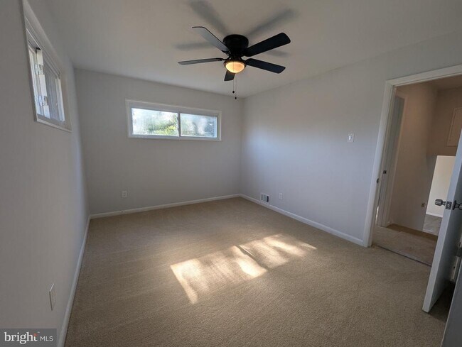 Building Photo - 6327 Willowood Ln