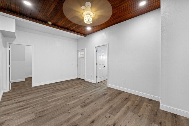 Building Photo - Fully Renovated 3-Bedroom, 2-Bathroom Home...