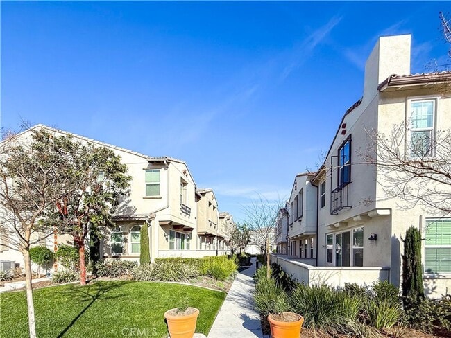 Building Photo - Beautifully 2019-Built 3 Beds 2.5 Baths 1,468 Sqft Home in Eastvale!