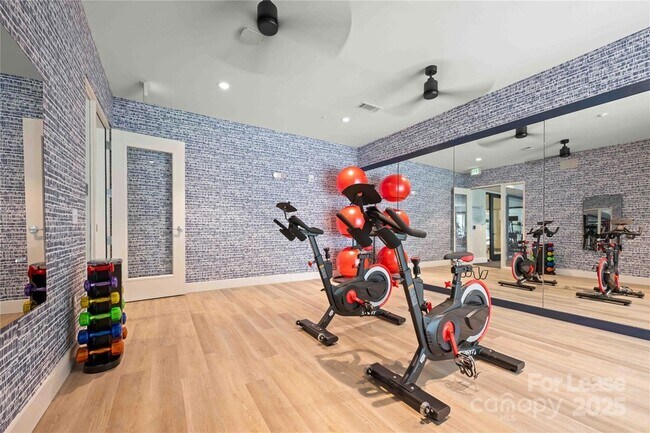 Building Photo - 9035 Lindholm Dr