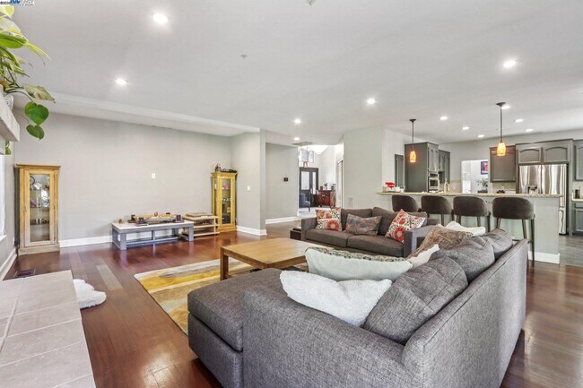 Building Photo - 3745 Deer Trail Ct