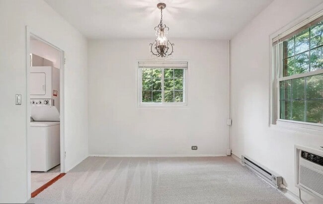 Building Photo - Charming Tree-Top Condo in Historic Parkfa...