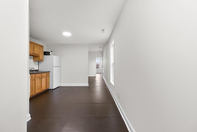 Building Photo - 16 S Conkling St