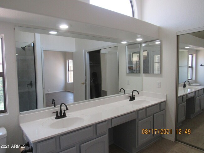 Building Photo - 4516 W Behrend Dr