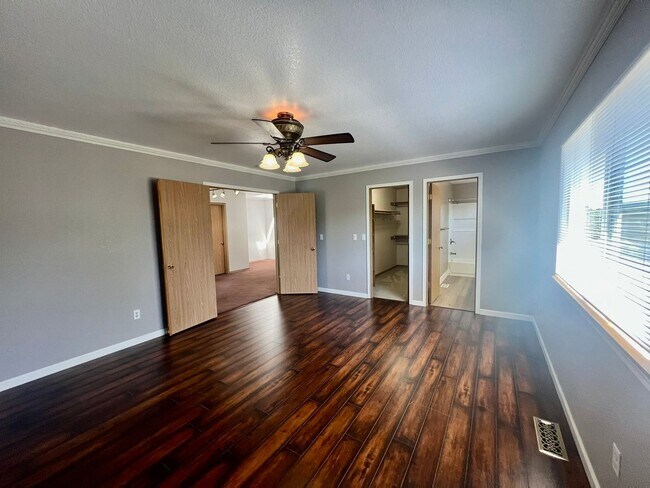 Building Photo - Well Maintained and Spacious 4 Bed