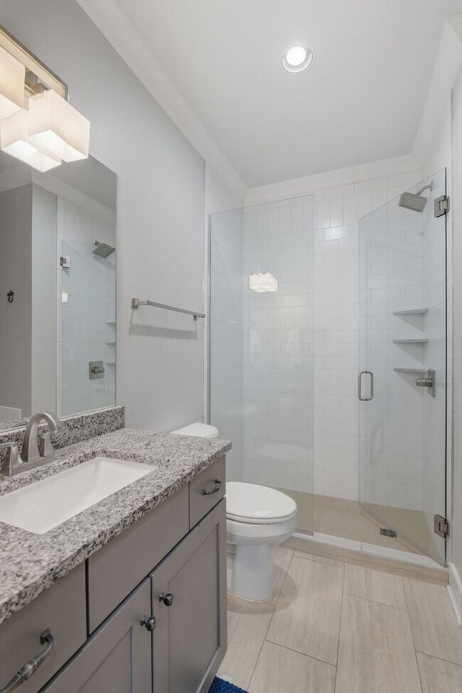 Building Photo - Wedgewood Houston Townhome