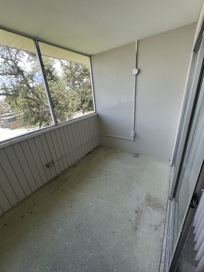 Building Photo - Annual** 55+ Years Old Required ** Recently Renovated ** 1 Bedroom / 1 Bath - Cambridge House - $...