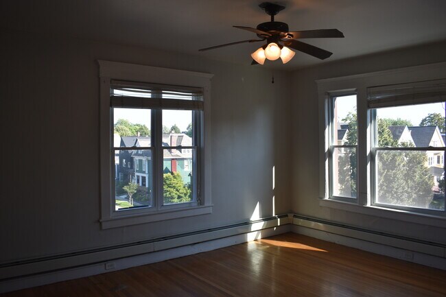 Building Photo - 144 Claremont Ave