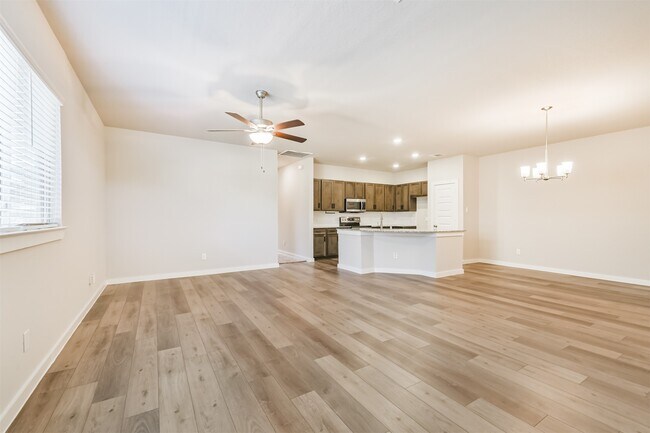 Building Photo - 25109 Pacific Wren Dr