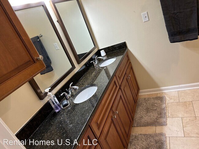 Building Photo - 4 br, 2.5 bath House - 1004 Melton Court