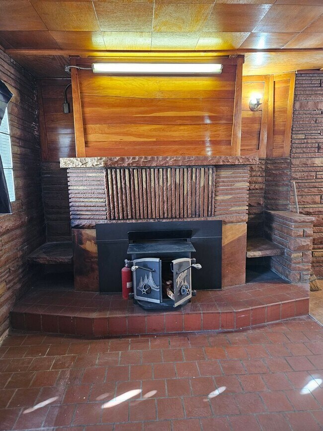 Building Photo - 316-317 S Vincent Ct