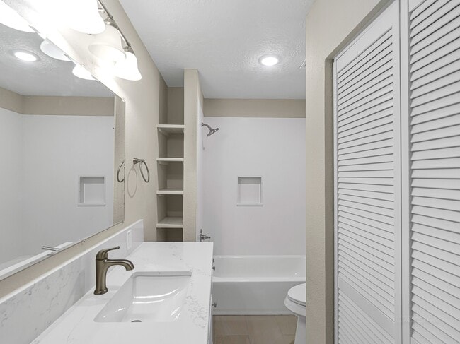 Building Photo - 9254 Autumnsong Dr