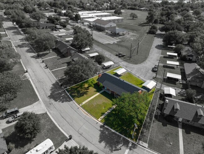 Building Photo - AVAILABLE NOW; APPLY TODAY ON OUR WEBSITE!!