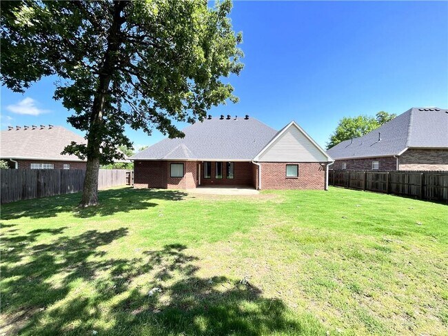 Building Photo - 4416 W Arlington Dr