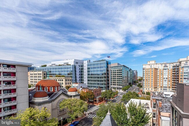 Building Photo - 809 6th St NW