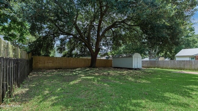 Building Photo - 118 Village Green Dr