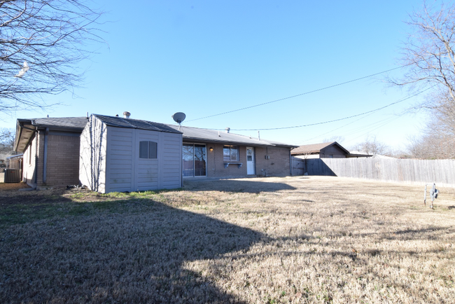 Building Photo - 415 Cottonwood Dr