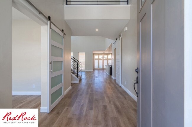 Building Photo - Stunning 4 Bedroom Home. Dog friendly!