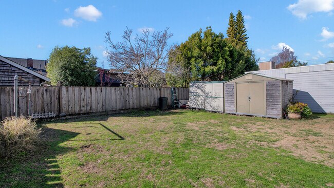 Building Photo - 3014 Encinal Ave