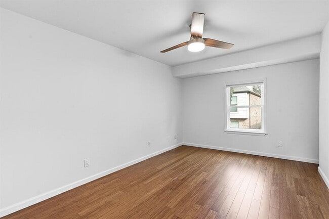 Building Photo - 6631 Valleyside Rd