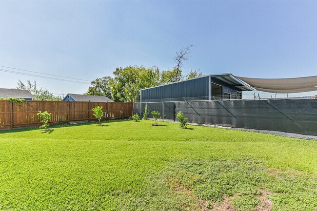 Building Photo - 1266 Dove St