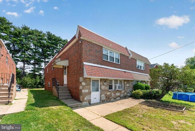 Building Photo - 2261 Strahle St