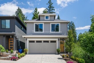 Building Photo - Luxurious 4 Bed/3.5 Bath Residence - Your ...