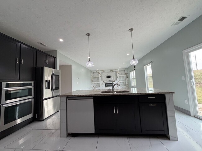 Building Photo - Newly Built 4-Bedroom Home for Rent in Old Heritage Neighborhood – Shelbyville, KY