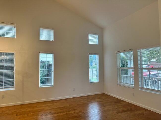 Building Photo - 1708 Spur Ridge Ln