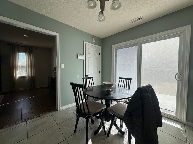 Building Photo - 101 Spain Dr