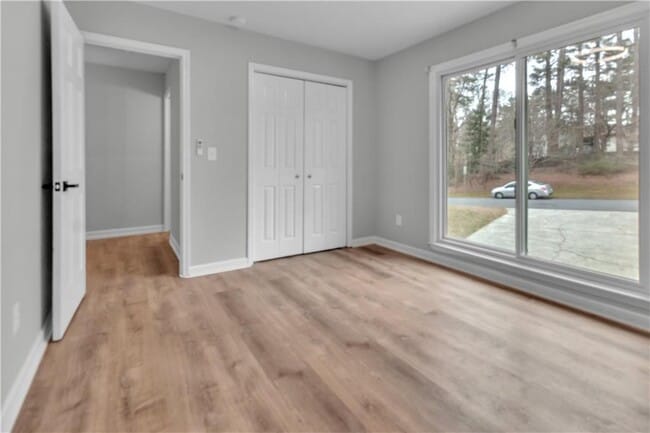 Building Photo - 4497 Glenforest Dr NE